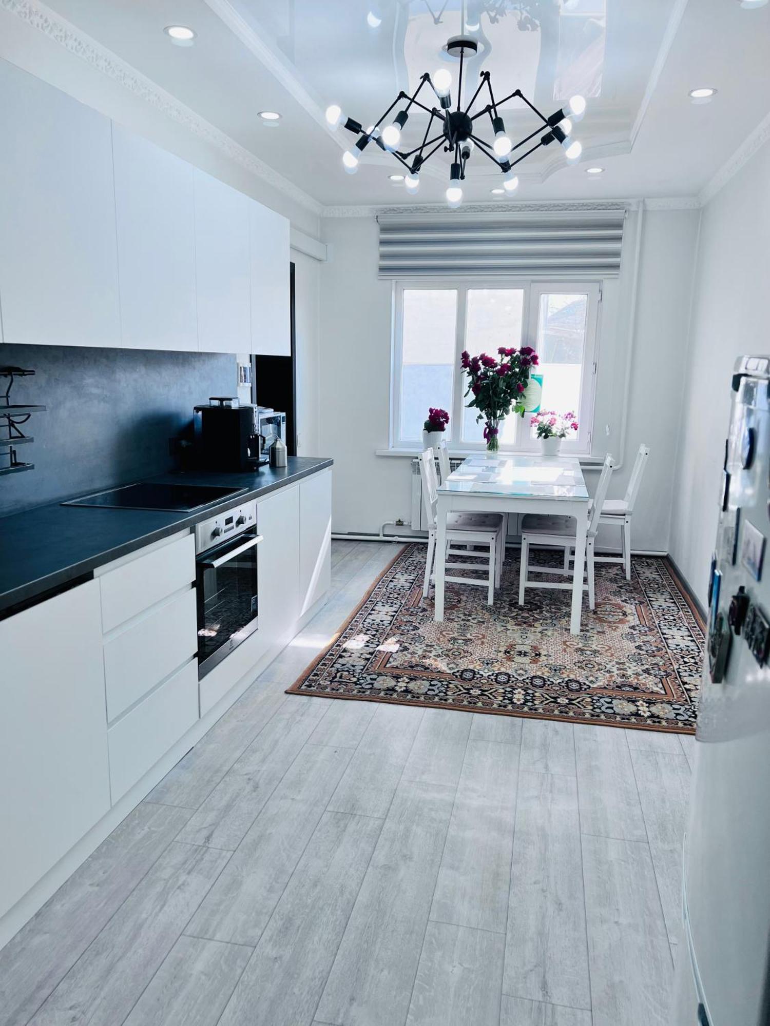 Guesthouse Greathome Karakol Bagian luar foto